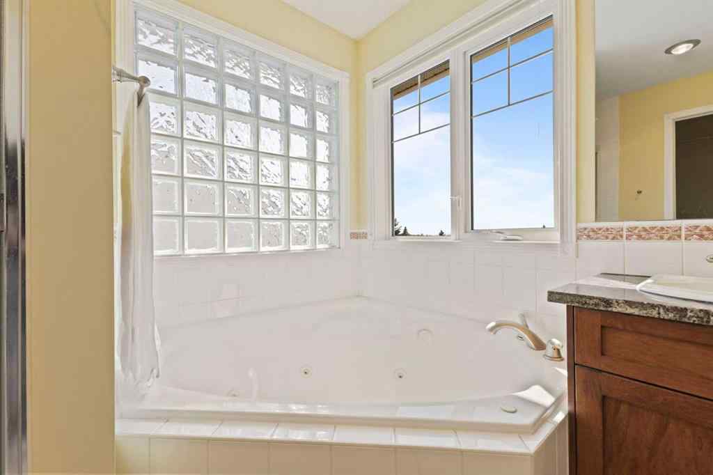 MLS® A2255545 - 83 Hillview Road  in Hillview Estates Strathmore, Residential