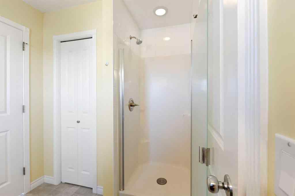 MLS® A2255545 - 83 Hillview Road  in Hillview Estates Strathmore, Residential
