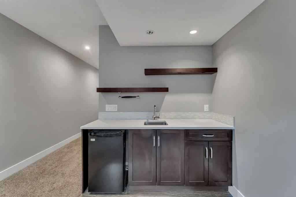MLS® A2255562 - 220 21 Avenue NW in Tuxedo Park Calgary, Residential