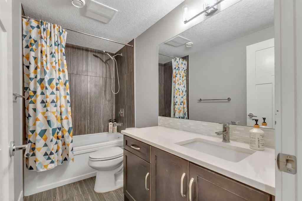 MLS® A2255562 - 220 21 Avenue NW in Tuxedo Park Calgary, Residential