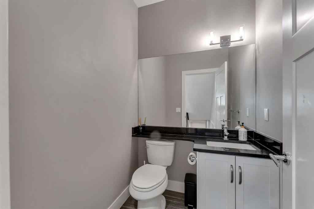 MLS® A2255562 - 220 21 Avenue NW in Tuxedo Park Calgary, Residential