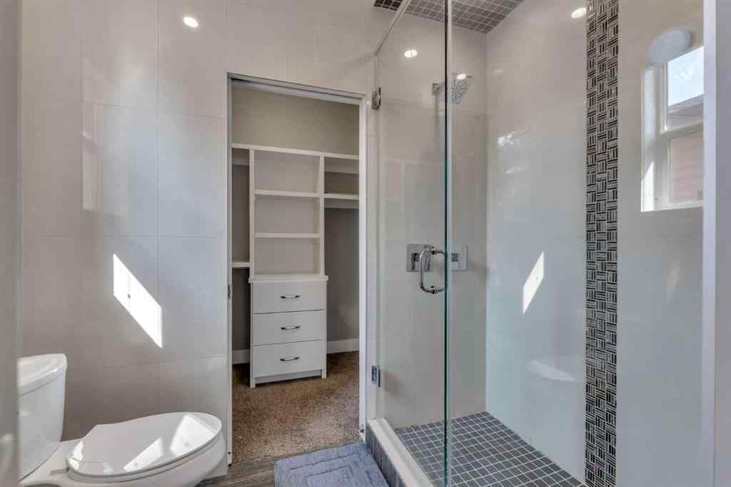 MLS® A2255562 - 220 21 Avenue NW in Tuxedo Park Calgary, Residential