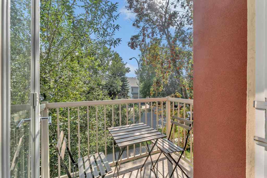 MLS® A2255562 - 220 21 Avenue NW in Tuxedo Park Calgary, Residential