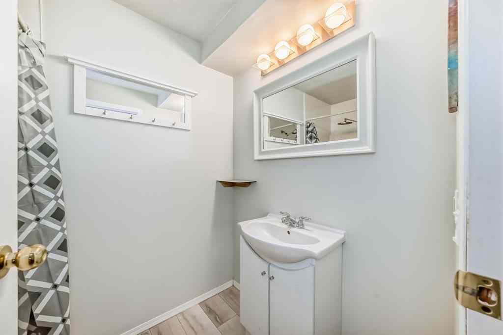 MLS® A2255566 - 72 Berkley Close NW in Beddington Heights Calgary, Residential
