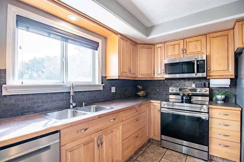 MLS® A2255572 - 129 Wiltshire Boulevard  in West Park Red Deer, Residential