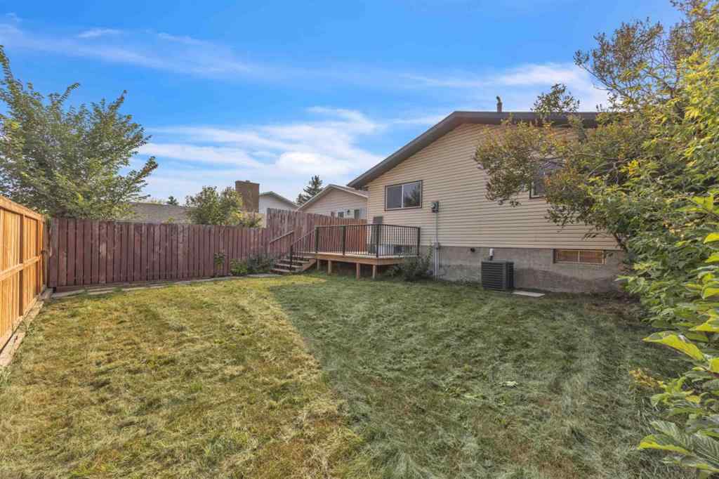 MLS® A2255595 - 124 Templeridge Close NE in Temple Calgary, Residential
