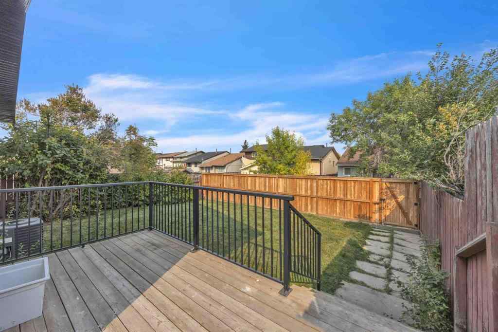 MLS® A2255595 - 124 Templeridge Close NE in Temple Calgary, Residential