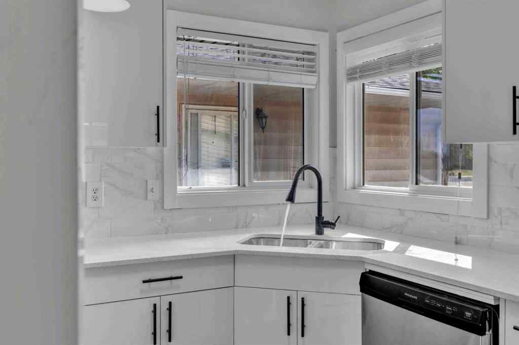 MLS® A2255595 - 124 Templeridge Close NE in Temple Calgary, Residential