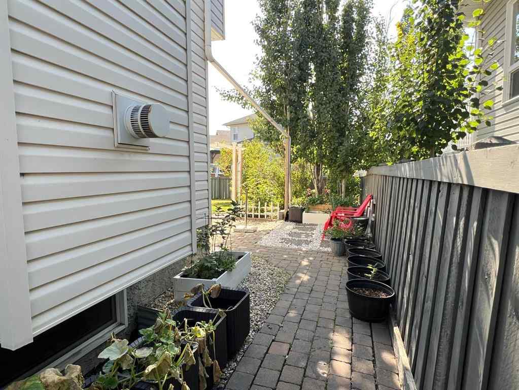 MLS® A2255599 - 9209 129 Avenue  in Crystal Lake Estates Grande Prairie, Residential