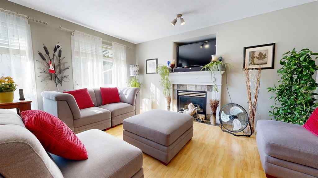 MLS® A2255599 - 9209 129 Avenue  in Crystal Lake Estates Grande Prairie, Residential