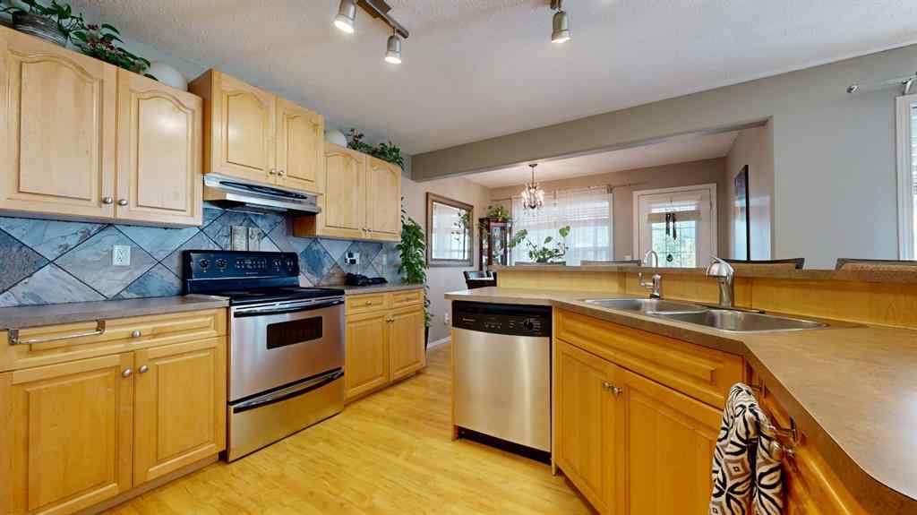 MLS® A2255599 - 9209 129 Avenue  in Crystal Lake Estates Grande Prairie, Residential