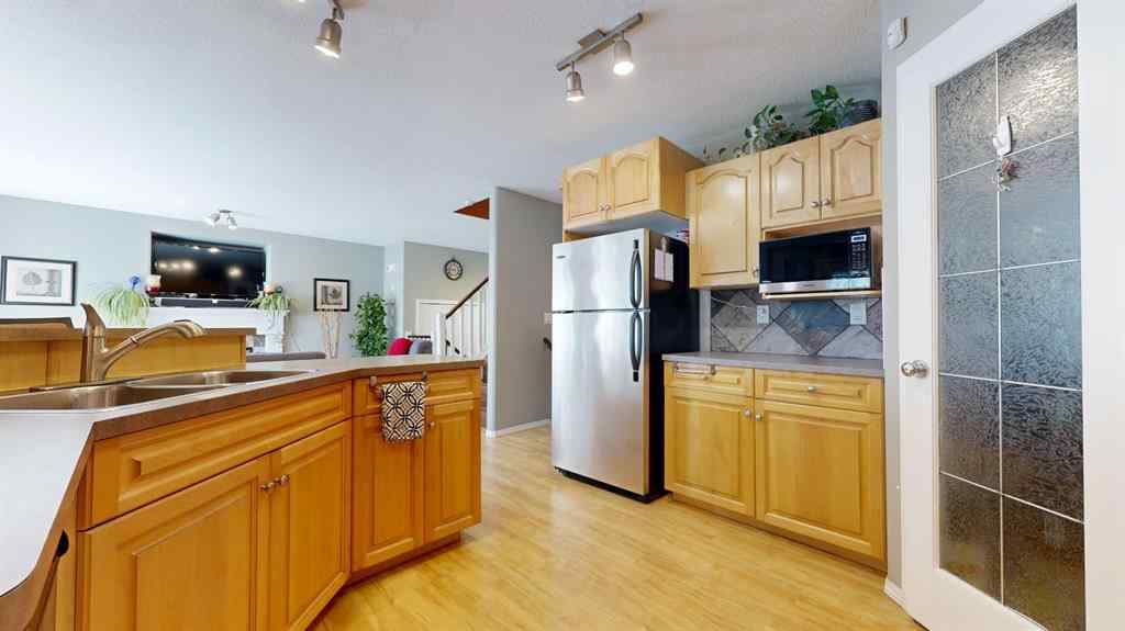 MLS® A2255599 - 9209 129 Avenue  in Crystal Lake Estates Grande Prairie, Residential