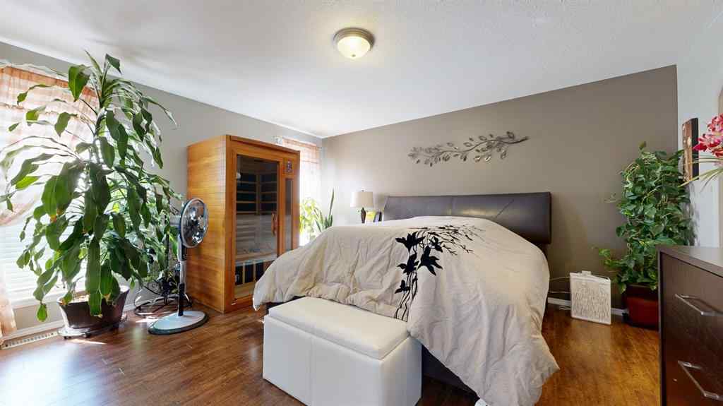 MLS® A2255599 - 9209 129 Avenue  in Crystal Lake Estates Grande Prairie, Residential