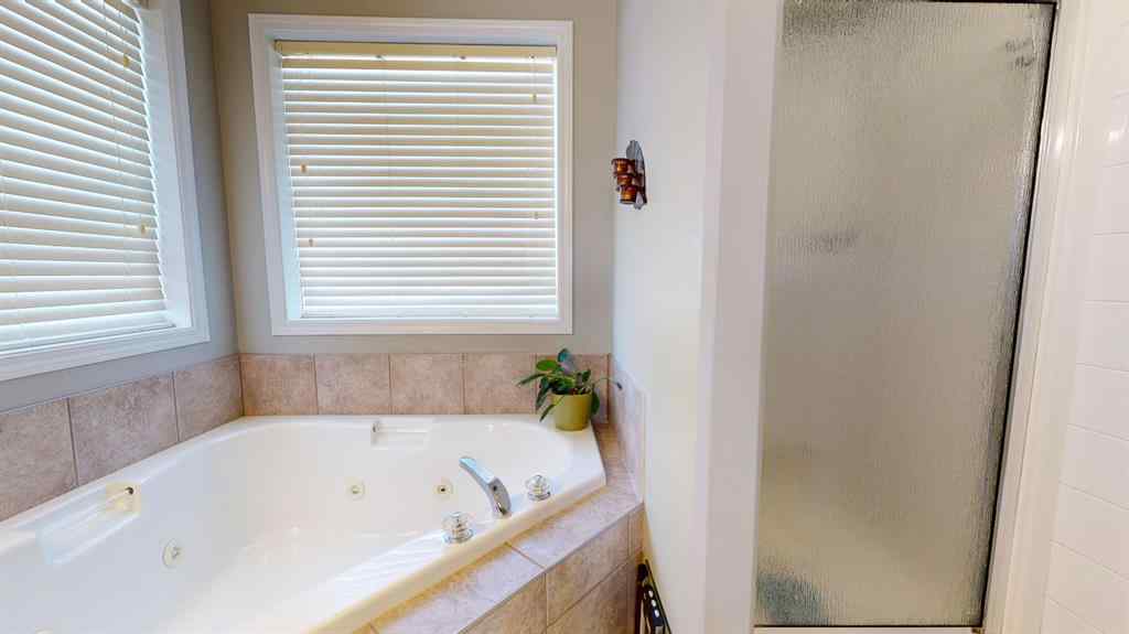 MLS® A2255599 - 9209 129 Avenue  in Crystal Lake Estates Grande Prairie, Residential