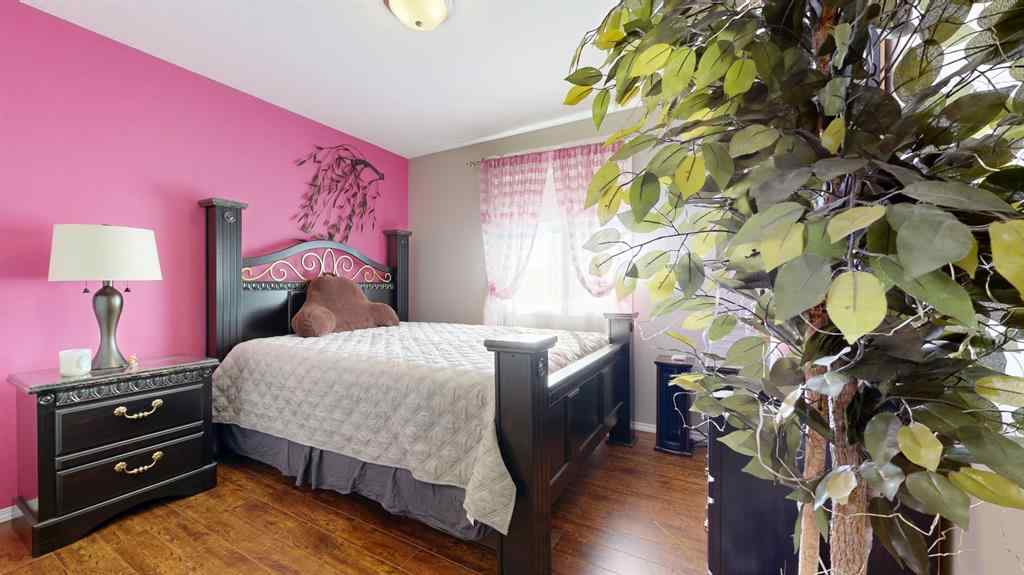 MLS® A2255599 - 9209 129 Avenue  in Crystal Lake Estates Grande Prairie, Residential