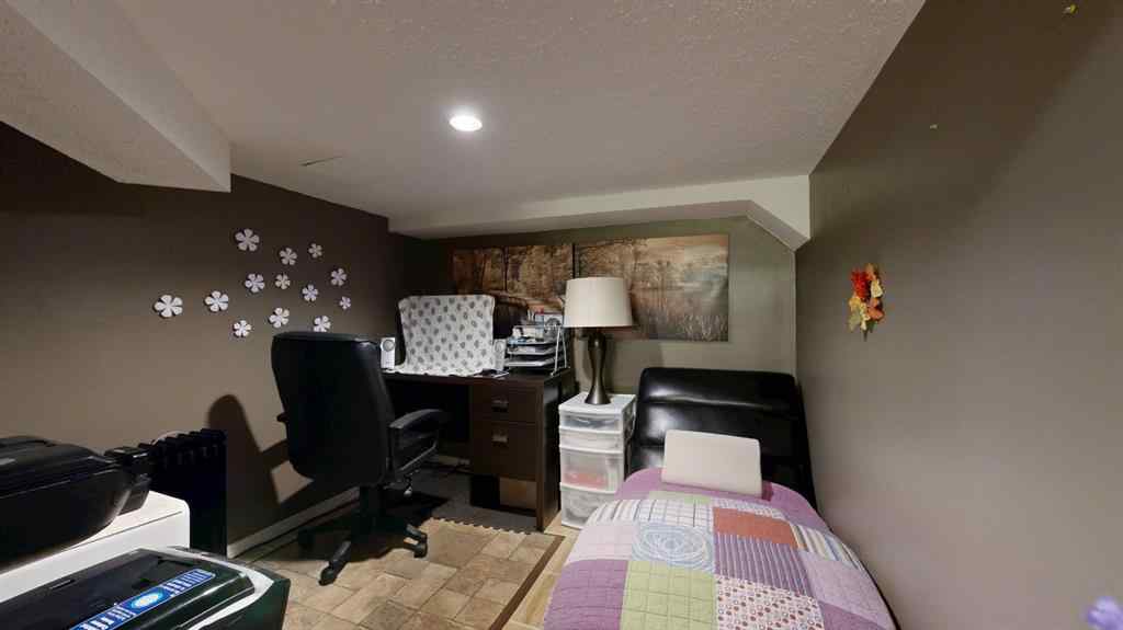MLS® A2255599 - 9209 129 Avenue  in Crystal Lake Estates Grande Prairie, Residential