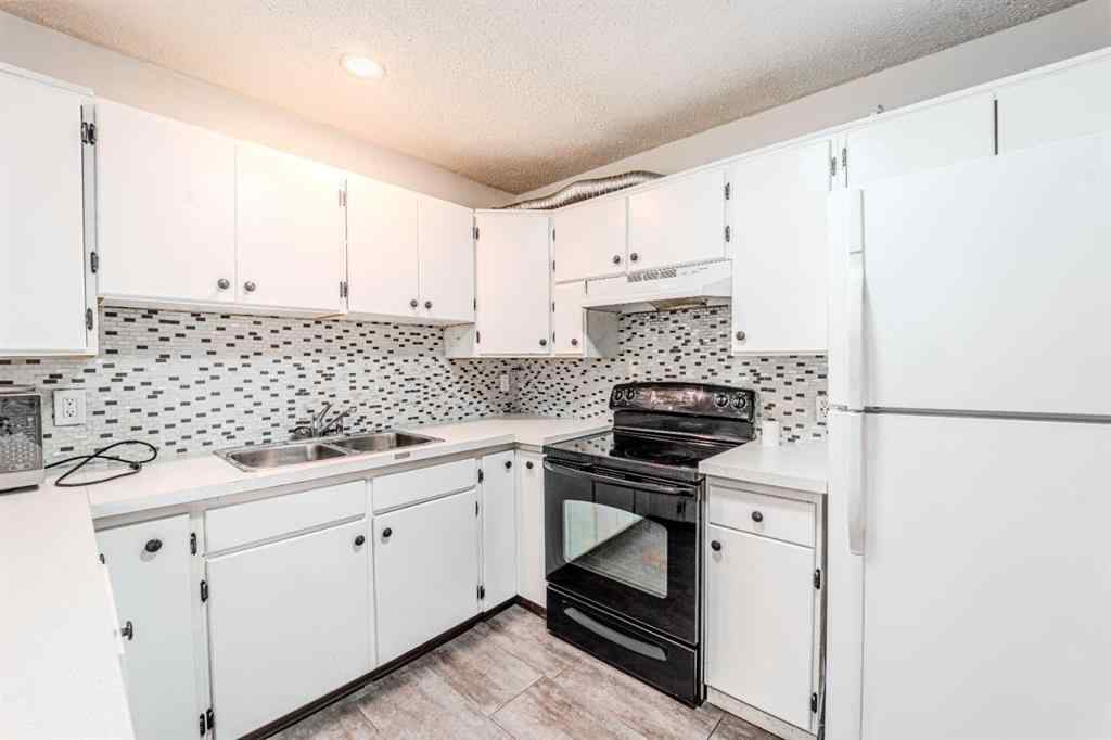 MLS® A2255602 - 528 Whitehill Place NE in Whitehorn Calgary, Residential