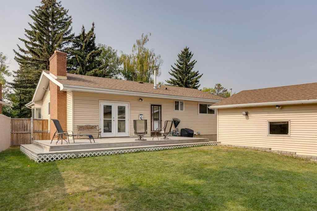 MLS® A2255605 - 136 Rundleridge Way NE in Rundle Calgary, Residential