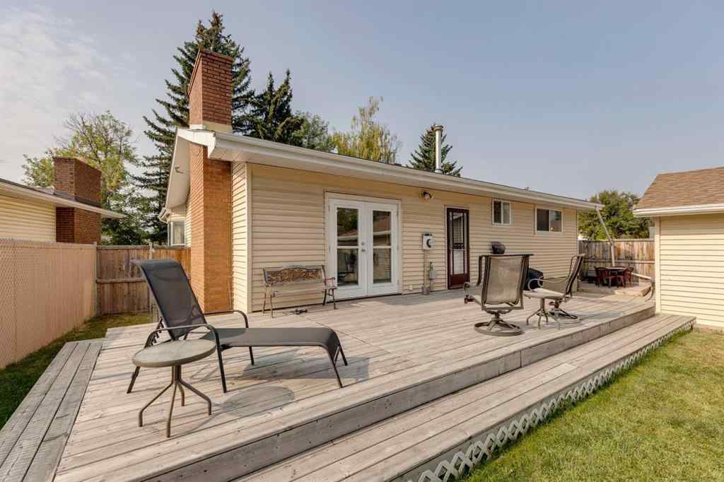 MLS® A2255605 - 136 Rundleridge Way NE in Rundle Calgary, Residential
