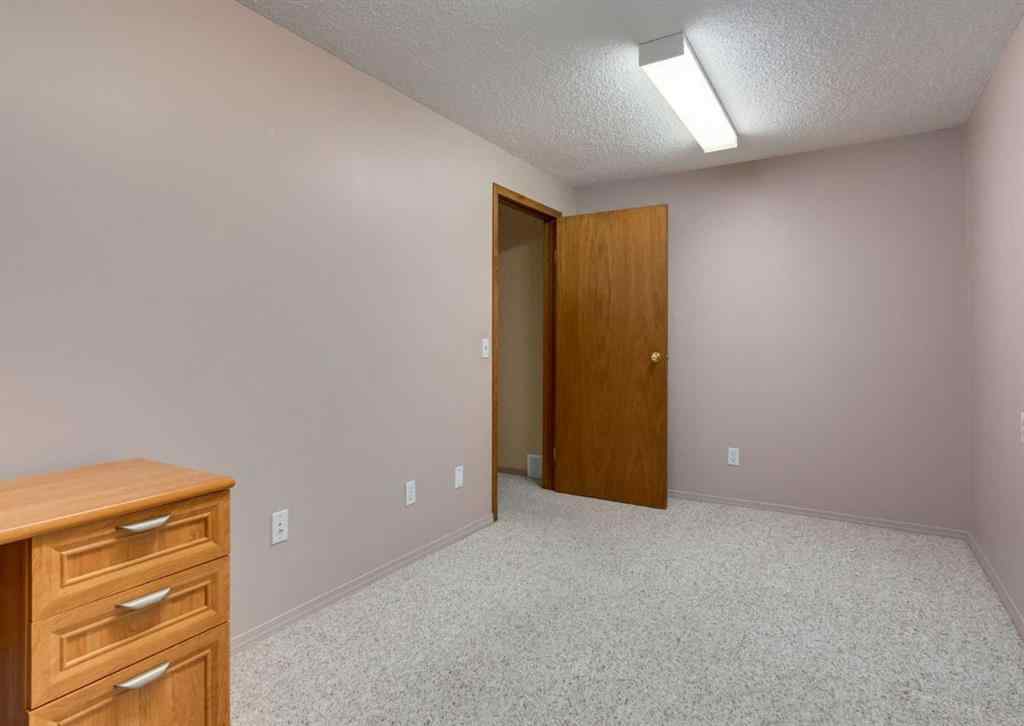 MLS® A2255612 - 135 Shawnee Manor SW in Shawnee Slopes Calgary, Residential