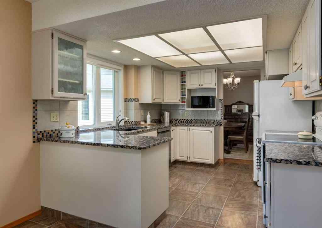 MLS® A2255612 - 135 Shawnee Manor SW in Shawnee Slopes Calgary, Residential