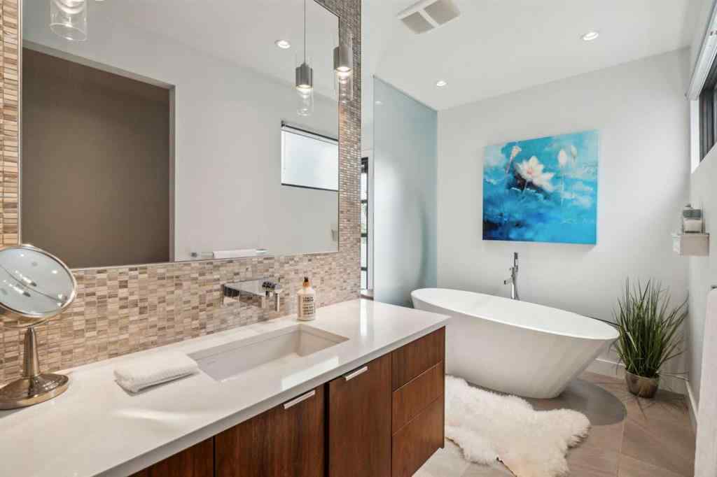 MLS® A2255613 - 708 33A Street NW in Parkdale Calgary, Residential