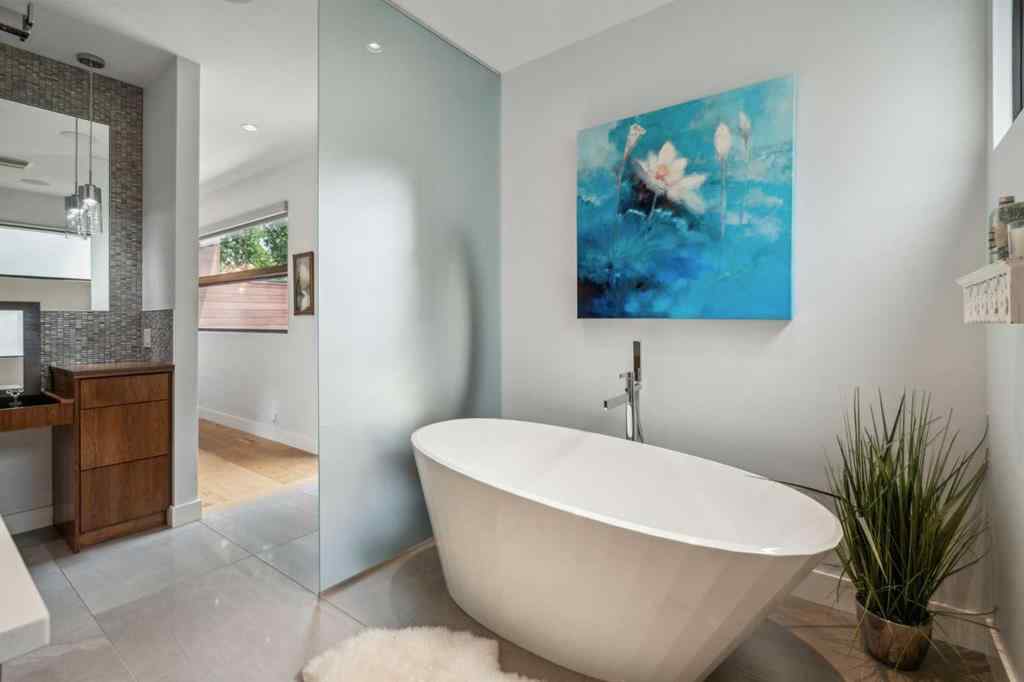 MLS® A2255613 - 708 33A Street NW in Parkdale Calgary, Residential