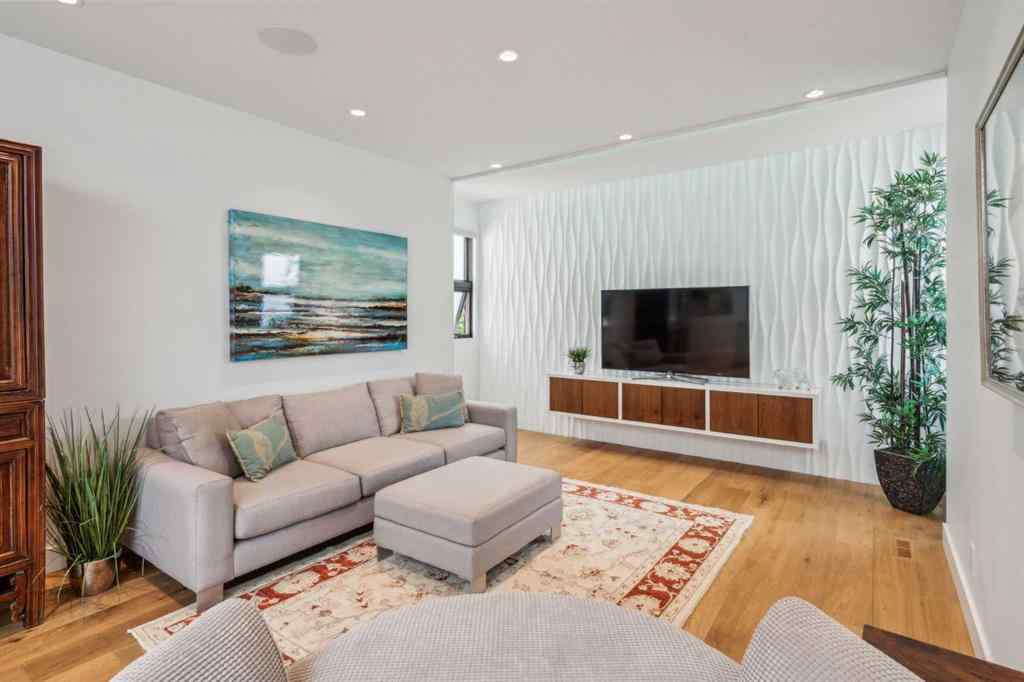 MLS® A2255613 - 708 33A Street NW in Parkdale Calgary, Residential