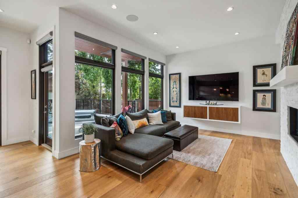 MLS® A2255613 - 708 33A Street NW in Parkdale Calgary, Residential