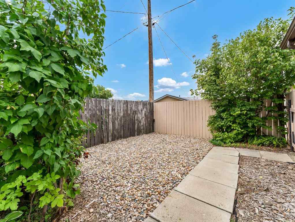 MLS® A2255614 - 816 5 Street SE in NONE Redcliff, Residential
