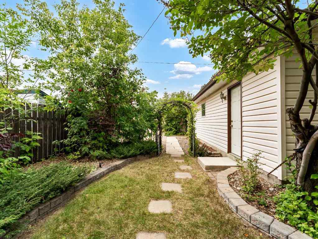 MLS® A2255614 - 816 5 Street SE in NONE Redcliff, Residential