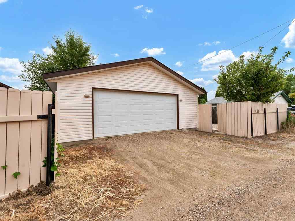 MLS® A2255614 - 816 5 Street SE in NONE Redcliff, Residential
