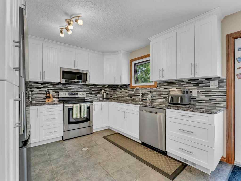 MLS® A2255614 - 816 5 Street SE in NONE Redcliff, Residential