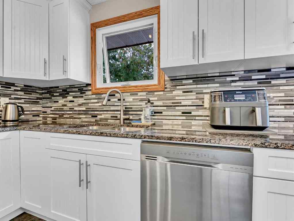 MLS® A2255614 - 816 5 Street SE in NONE Redcliff, Residential
