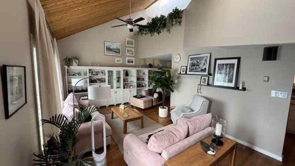 MLS® A2255618 - 906 Bonhomme Street  in Jasper Jasper, Residential