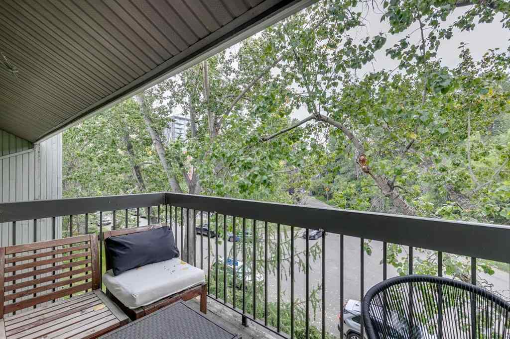 MLS® A2255622 - Unit #403 626 24 Avenue SW in Cliff Bungalow Calgary, Residential