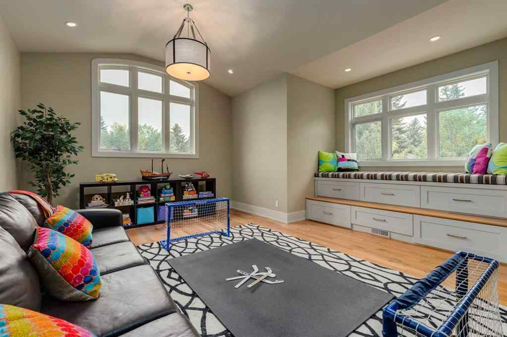 MLS® A2255628 - 16 Varal Place NW in Varsity Calgary, Residential