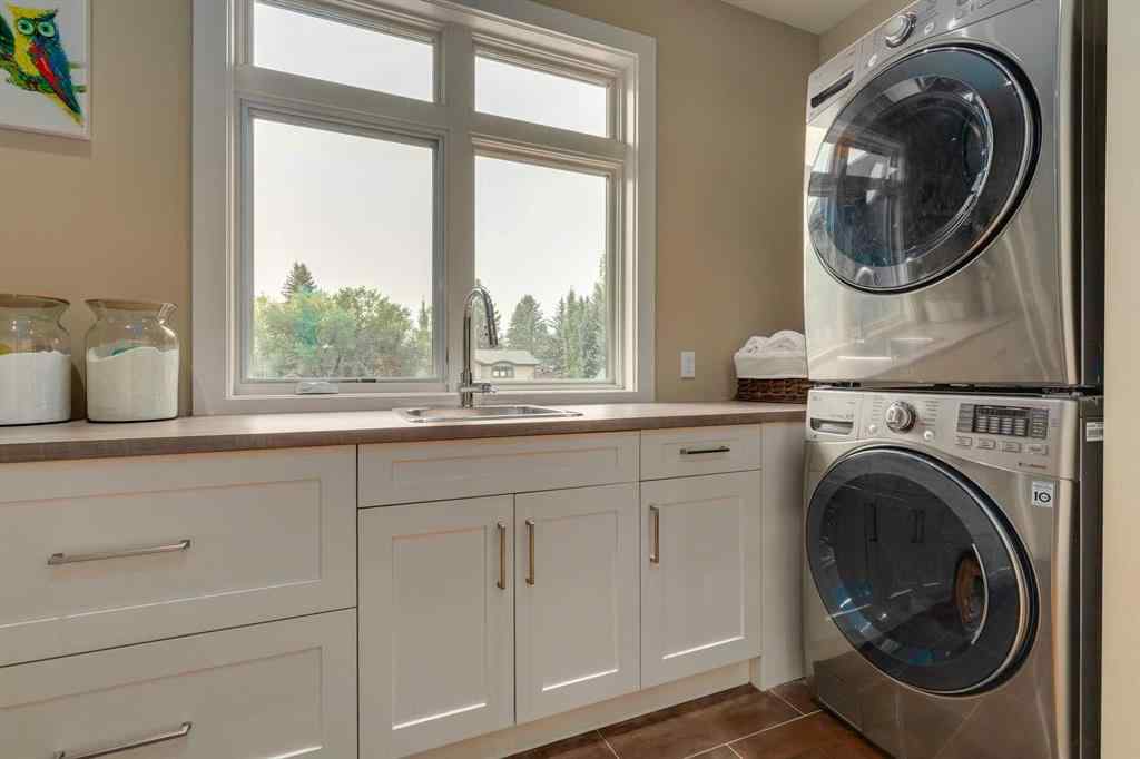 MLS® A2255628 - 16 Varal Place NW in Varsity Calgary, Residential