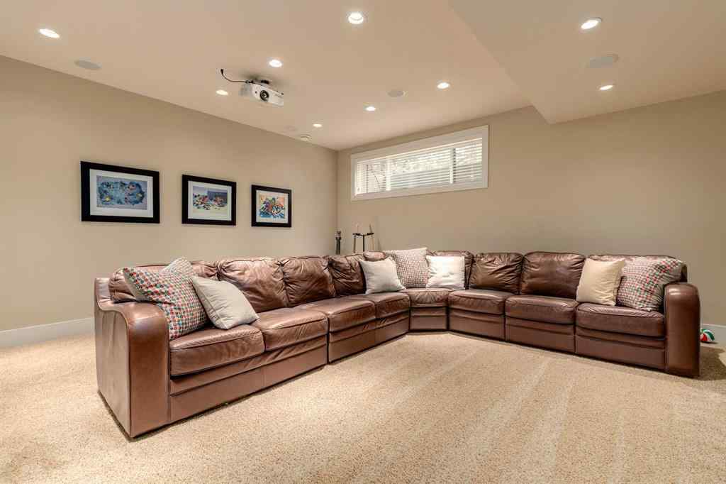 MLS® A2255628 - 16 Varal Place NW in Varsity Calgary, Residential