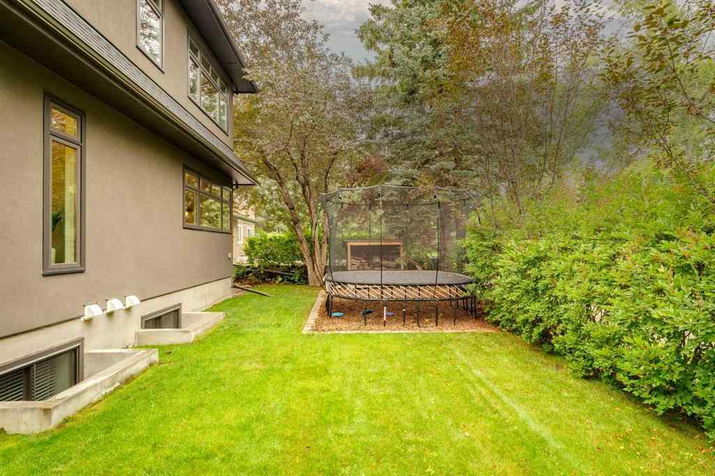 MLS® A2255628 - 16 Varal Place NW in Varsity Calgary, Residential