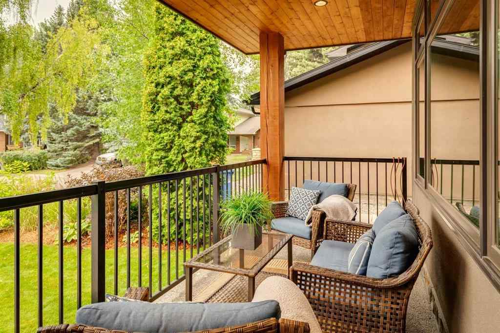 MLS® A2255628 - 16 Varal Place NW in Varsity Calgary, Residential