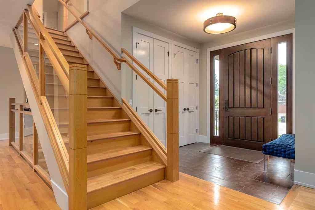 MLS® A2255628 - 16 Varal Place NW in Varsity Calgary, Residential