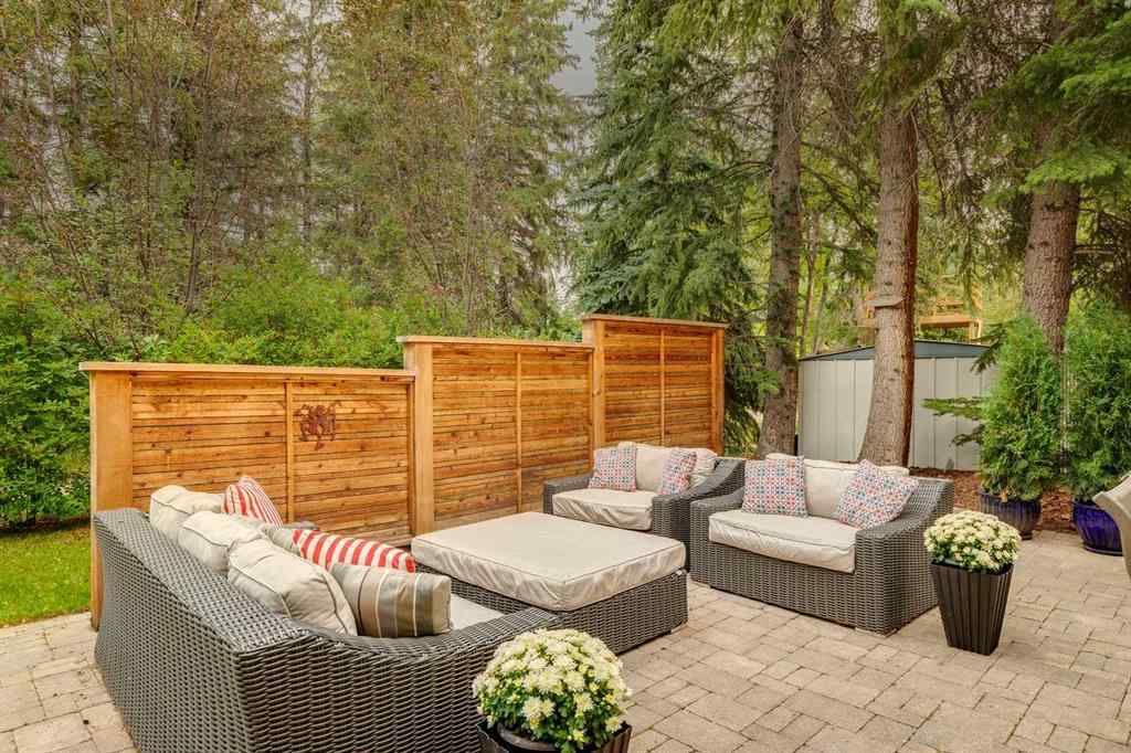 MLS® A2255628 - 16 Varal Place NW in Varsity Calgary, Residential