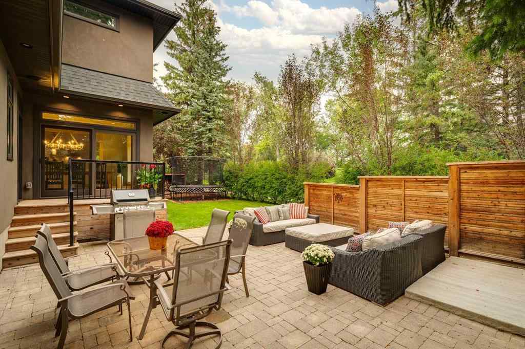 MLS® A2255628 - 16 Varal Place NW in Varsity Calgary, Residential