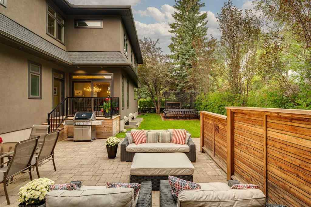 MLS® A2255628 - 16 Varal Place NW in Varsity Calgary, Residential