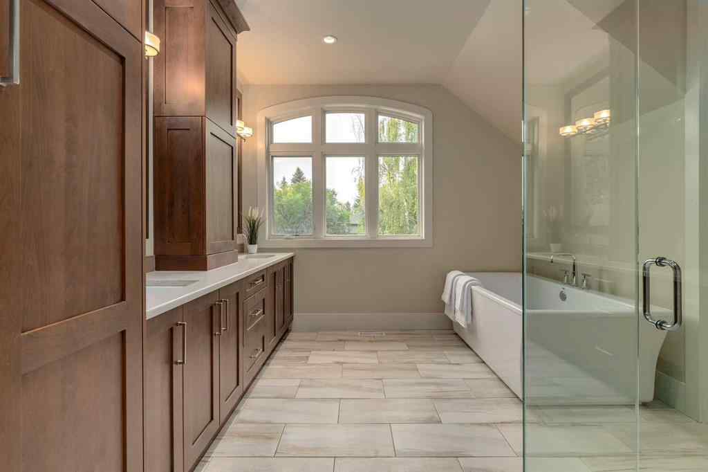 MLS® A2255628 - 16 Varal Place NW in Varsity Calgary, Residential