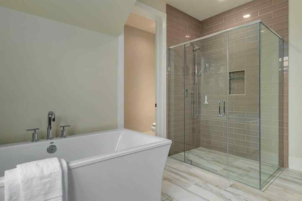 MLS® A2255628 - 16 Varal Place NW in Varsity Calgary, Residential