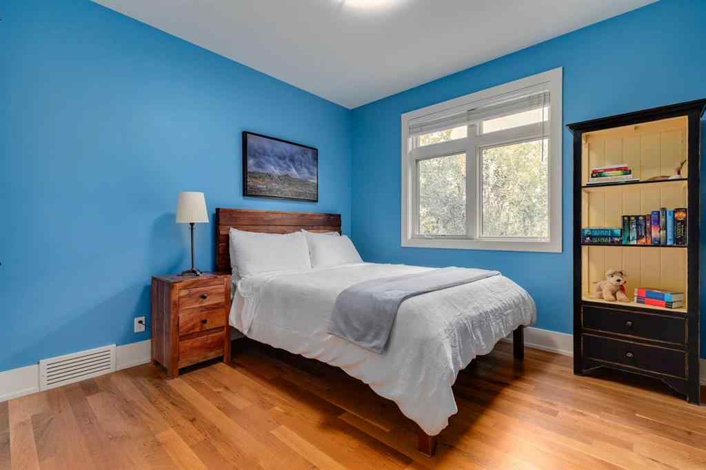 MLS® A2255628 - 16 Varal Place NW in Varsity Calgary, Residential