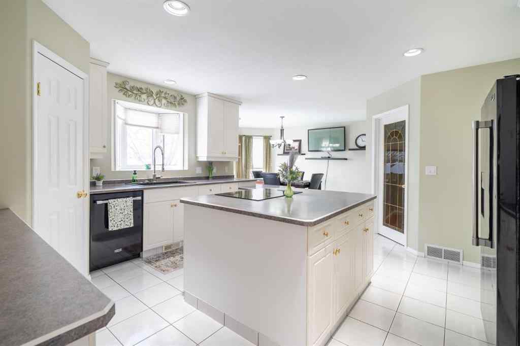 MLS® A2255635 - 3906 59 Avenue Close  in Southridge Lloydminster, Residential