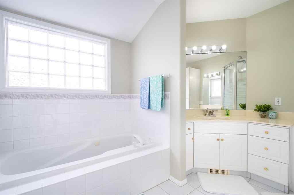 MLS® A2255635 - 3906 59 Avenue Close  in Southridge Lloydminster, Residential
